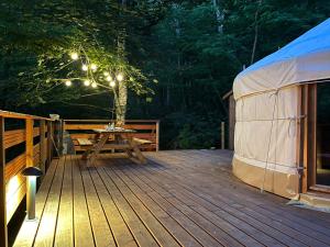 Tentes de luxe Aux Etangs de Jourgnac - Hebergements insolites en pleine nature : photos des chambres