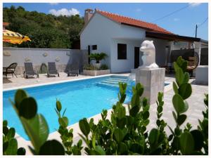 House Luketini dvori 