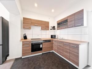 Tolstov Apartments - 3 and 4 Room Monteur Apartments