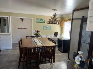 Peaceful & Cozy 3 bedroom Ranch-Home wFireplace