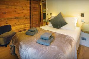 Chalet Frontflip - OVO Network