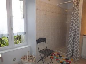 Maisons de vacances Gite Saint-Constant-Fournoules-Saint-Constant, 5 pieces, 6 personnes - FR-1-742-166 : photos des chambres