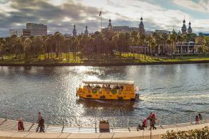 Chic Bungalow Apartment steps from Armature Works & Downtown Riverwalk