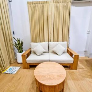 child shill pool villa