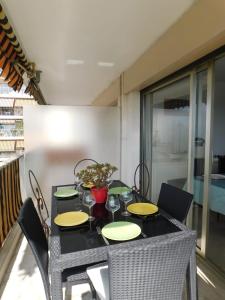 Appartements Air-conditioned 3-bedroom apartment Rives Azur Park with pool and parking : photos des chambres