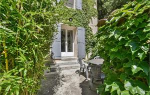 Maisons de vacances Beautiful Home In Monteux With Wifi And 2 Bedrooms : photos des chambres