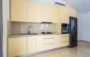 Gorgeous Home In Supetar With Kitchen
