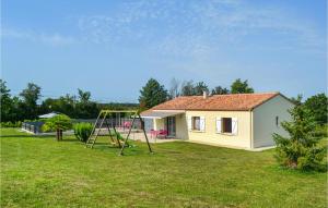 Maisons de vacances Beautiful Home In Blis Et Born With Outdoor Swimming Pool, Internet And 4 Bedrooms : photos des chambres