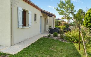 Maisons de vacances Beautiful Home In Blis Et Born With Outdoor Swimming Pool, Internet And 4 Bedrooms : photos des chambres