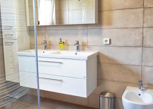 Villa Vili - Jacuzzi, BBQ & EV Outlet