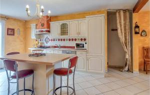 Maisons de vacances Amazing Home In Amailloux With Wifi, Private Swimming Pool And 2 Bedrooms : photos des chambres