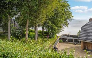 3 Bedroom Lovely Home In Børkop