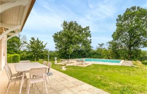 Maisons de vacances Amazing Home In Beauville With 2 Bedrooms, Private Swimming Pool And Outdoor Swimming Pool : photos des chambres