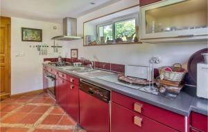 Maisons de vacances Cozy Home In Augignac : photos des chambres