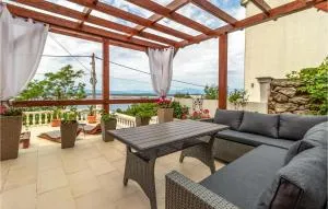 Gorgeous Apartment In Dramalj - Klanfari