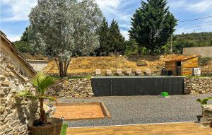 Maisons de vacances Nice Home In Pardailhan With Wifi, Private Swimming Pool And 4 Bedrooms : photos des chambres