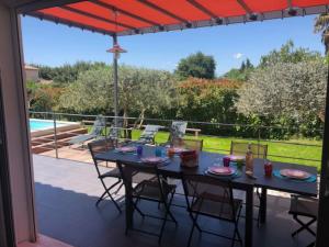 Maisons de vacances Villa Coquelicot avec piscine chauffee et borne electrique : photos des chambres