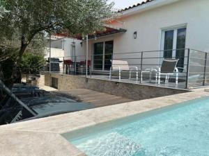 Maisons de vacances Villa Coquelicot avec piscine chauffee et borne electrique : photos des chambres