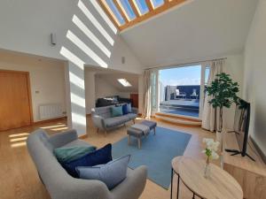 Weekly & Monthly stays in Penthouse for Contractors or Leisure Single or Superking beds available - 4hvězdičkové hotely ve městě Birkenhead