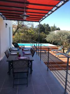 Maisons de vacances Villa Coquelicot avec piscine privee et borne electrique : photos des chambres