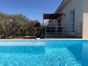 Maisons de vacances Villa Coquelicot avec piscine privee et borne electrique : photos des chambres