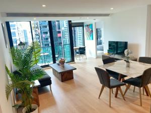 Large 2B2B Near Southern Cross FreeParking GYM POOL