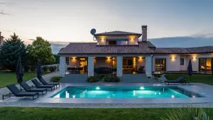 Villa Labin in Zartinj - luxury privacy heated pool with auto cover - Krapan