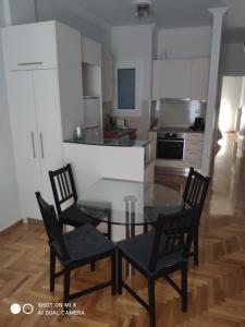 Μ&Κ - Your Athens Home - Νewly renovated 2bd apartment in family neighborhood close to city center