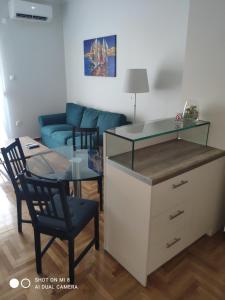 Μ&Κ - Your Athens Home - Νewly renovated 2bd apartment in family neighborhood close to city center