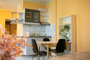 Center of city apartments, bus station 1min, airport 5 min