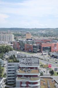 Capital Towers - Apartament Red z widokiem na panoramę miasta i rzekę