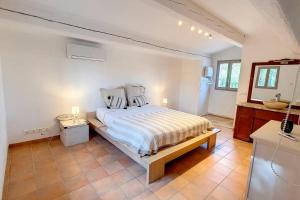 Maisons de vacances Aux trois Cypres Salernes en Provence : photos des chambres