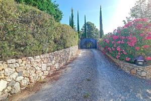 Maisons de vacances Aux trois Cypres Salernes en Provence : photos des chambres