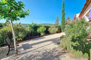 Maisons de vacances Aux trois Cypres Salernes en Provence : photos des chambres