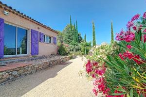 Maisons de vacances Aux trois Cypres Salernes en Provence : photos des chambres