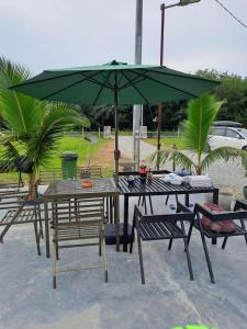 Rumah Armand Private Pool 5 bilik Pengkalan Balak Tg Bidara Masjid Tanah Melaka