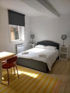 Appartements Le 1 St Yves Studios : photos des chambres