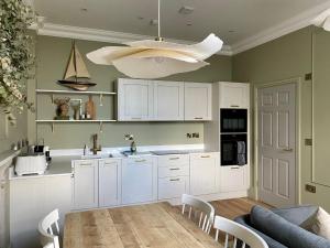 Railway House York by Chateau Anna