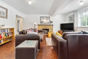5 double beds in a detached house in Cheshunt - Wormley
