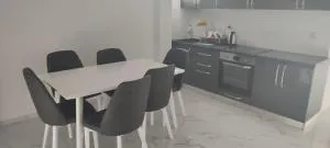 Golem Dhome Plazhi - Golemasi