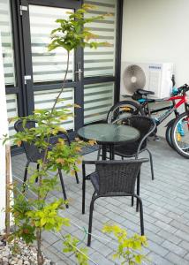 Mindaugo apartamentai su šildomu baseinu, sporto sale, vaikų kambariu, work zona