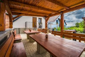 Vinoza - ubytování a vinný sklep Velké Bílovice Rulandová