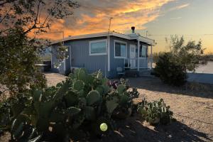 The Raven House - Renovated Homestead Cabin