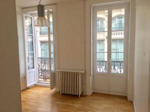 Appartements Saint-Louis : Saint-Etienne appart de 125 m2 centre-ville 4 chambres,4 lits king size : photos des chambres
