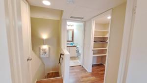 -Vacation-Top corner 2-story one bedroom La Jolla Condo