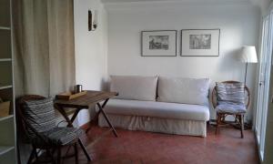 Sunny and cozy room close to Cascais center