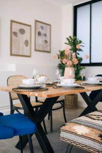 OnceUp A BlueMoon Terrace nr CBD