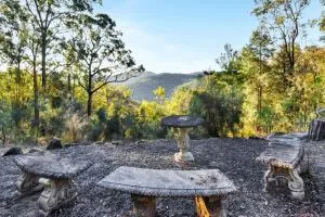 Misty Mountain Hideaway at Murrays Run ultra private rural escape with stunning views - Kulnura