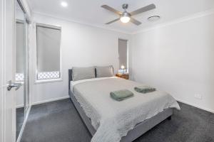 Large house 7 mins from Airport