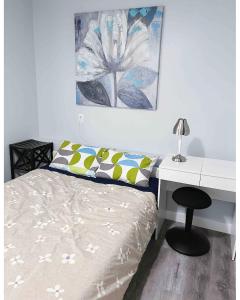 Banff Garden Suite&2mins Bus station Close LRT& Free Parking